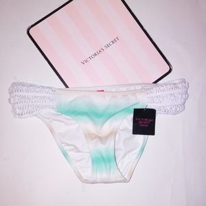 Victoria Secret Swim Bikini Bottom
XS
Ombre
Seafoam Glow White Beige
Crochet‎